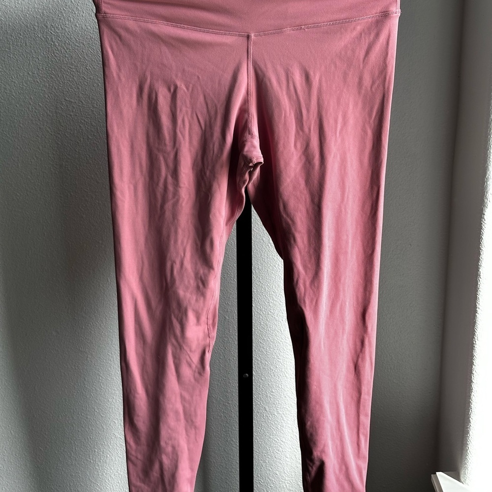 Soft Pink High-Waisted Leggings with Stretchy Fabric